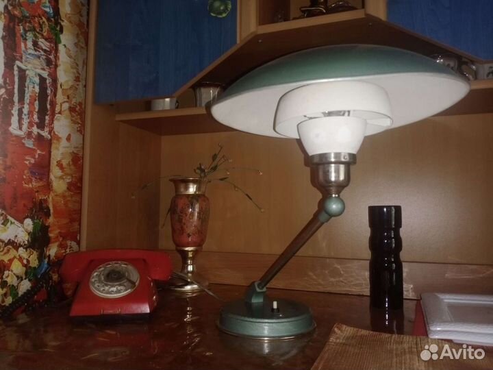 Лампа настольная СССР и телефон