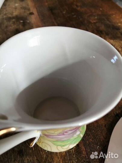 Чашка с отверстием в ручке, блюдце с отверстиями