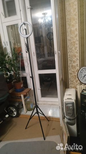 Кольцевая лампа со штативом и аккумулятором бу