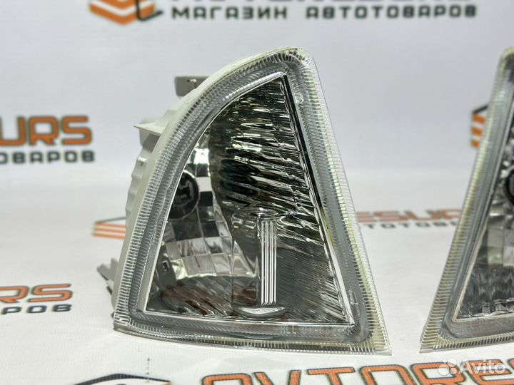 Повторитель поворота Toyota Aqua 2011-2014 год