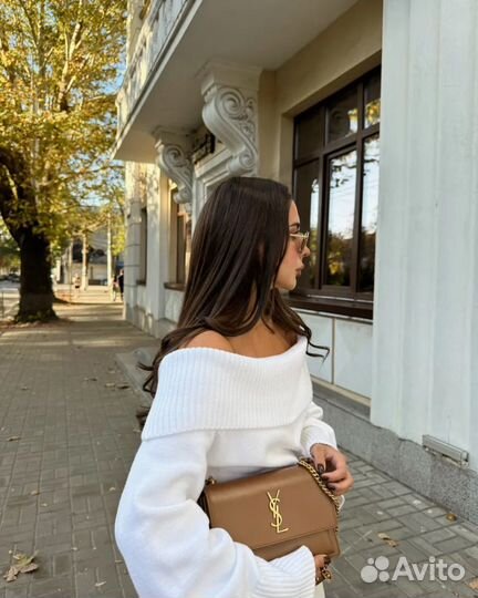 Свитер с открытыми плечами