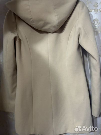 Пальто с капюшоном 46 размер