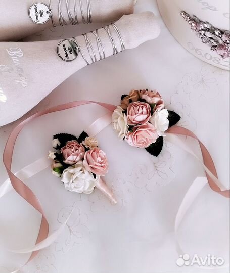 Бутоньерка и браслет