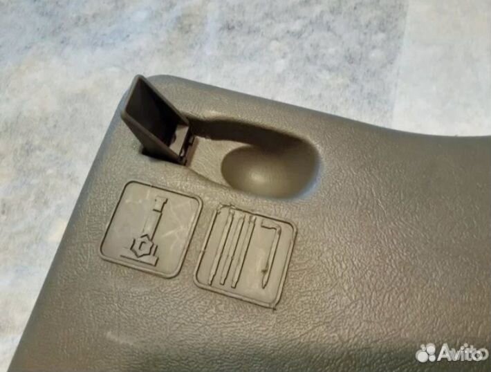 Лючок Багажника Tahoe II 99-06г GM США Салон