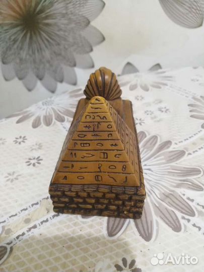 Египетская статуэтка тутанхамон