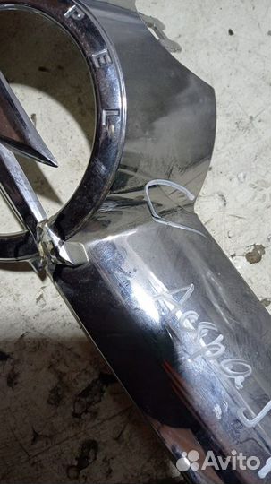 Решетка радиатора Опель Астра J 2012-2015