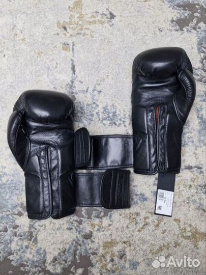 Боксерский шлем и спарринговые перчатки Ultimatum