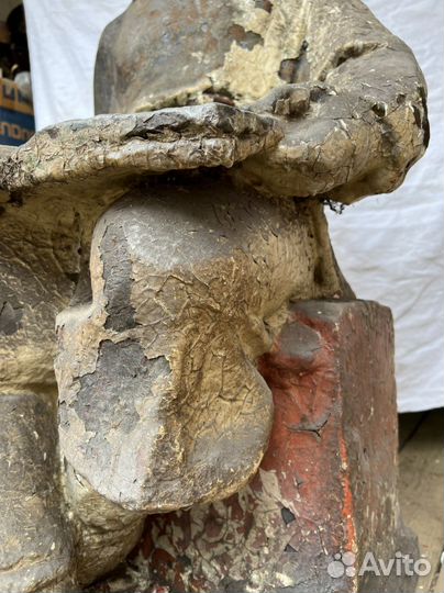 Памятник Ульянов Ленин с книгой