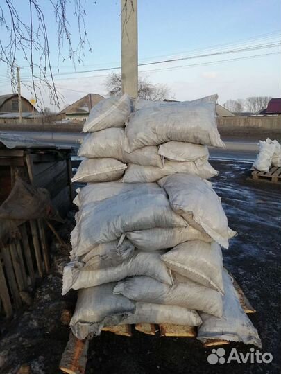 Уголь в мешках. Дрова для растопки
