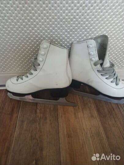 Коньки фигурные р. 32