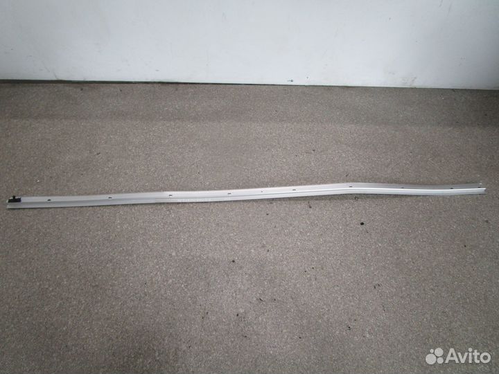 Направляющая шторки Mercedes-Benz A9438120275