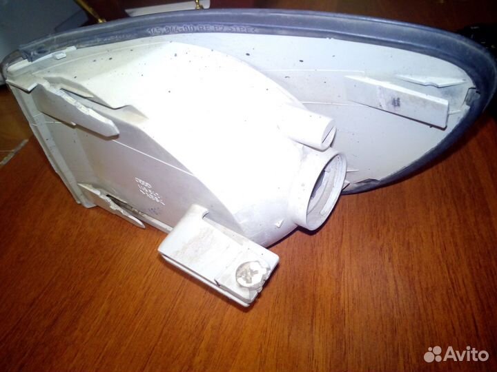 Поворотник правый Audi А6 С4 (Hella)