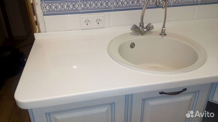 Столешница для ванной и кухни из искуственного кам