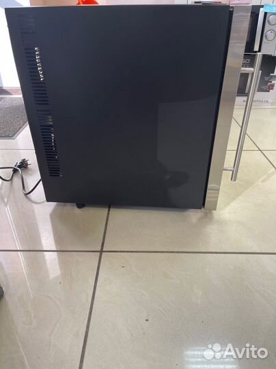 Винный холодильник (шкаф) Kitfort KT-2404