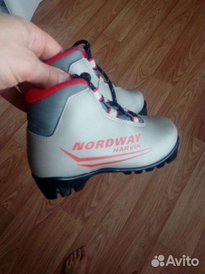 Лыжные ботинки