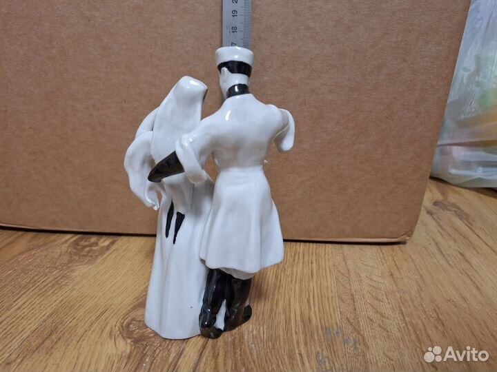 Лизгинка фарфор статуэтка СССР советская