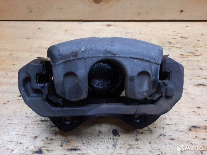 Суппорт передний правый Nissan Skyline V35 VQ25DD