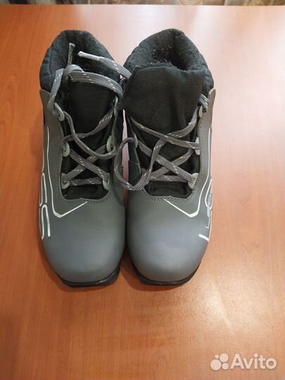 Лыжные ботинки р-р 35