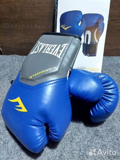 Боксерские перчатки everlast 10 oz новые