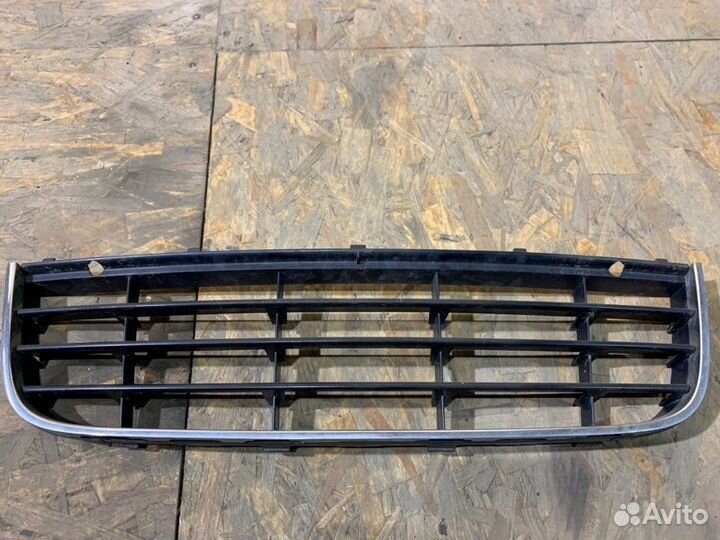 Решетка бампера Volkswagen Jetta 5 1.4 BLG