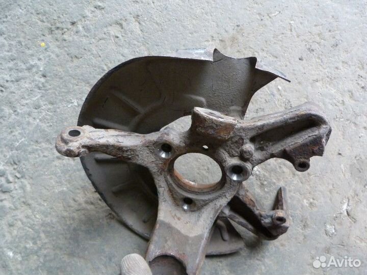 Кулак поворотный передний правый Skoda Yeti 2009-2