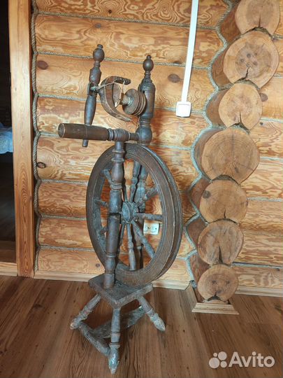 Деревянная старинная прялка