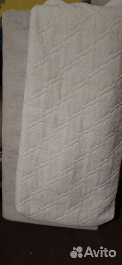 Детская кроватка с маятником