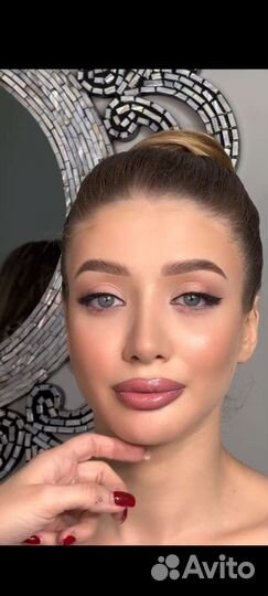 Модель на макияж и локоны