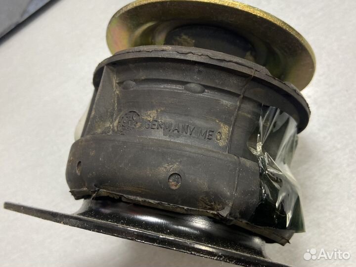 Опора двигателя R vw golf 3 vento