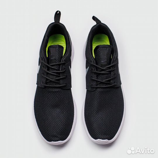 Nike Roshe Run Black / White