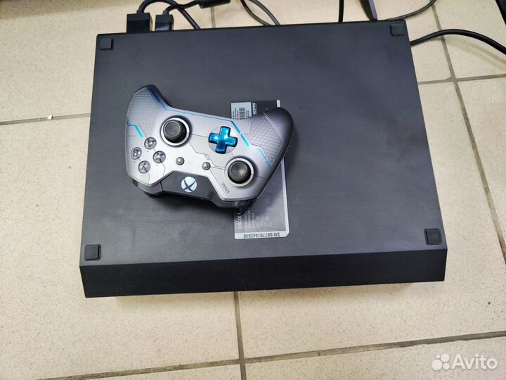 Игровая приставка xbox one 500 8 игр (7 ветров)