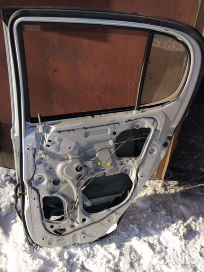 Toyota fit правая задняя дверь