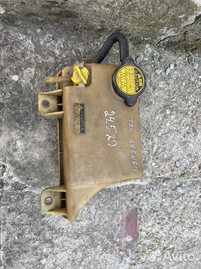 Расширительный бачок avensis 1 T220