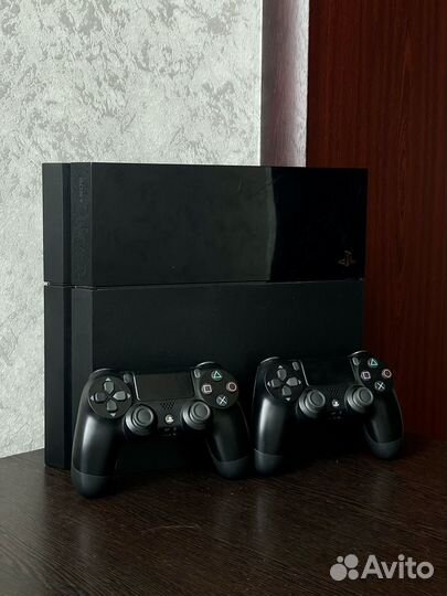 Sony PS4+100игр UFC4 NFS NHL