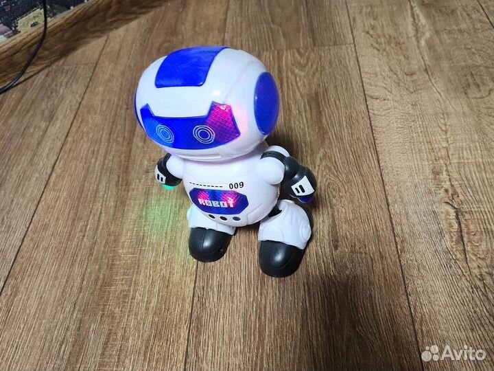 Игрушка робот