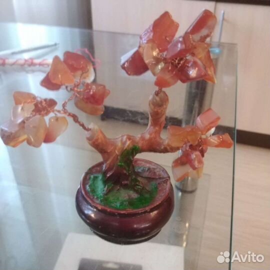 Дерево из натуральных камней