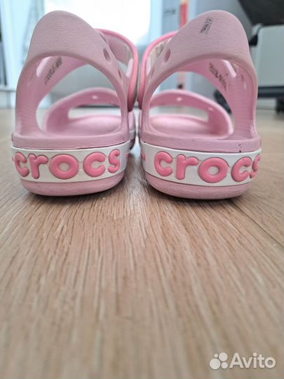 Сандалии crocs j2