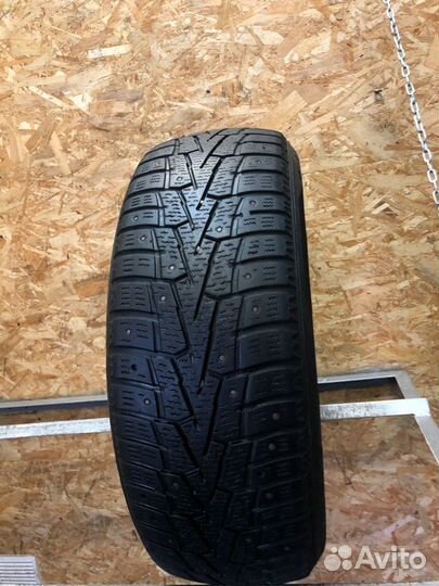 Roadstone Winguard WinSpike 215/60 R16