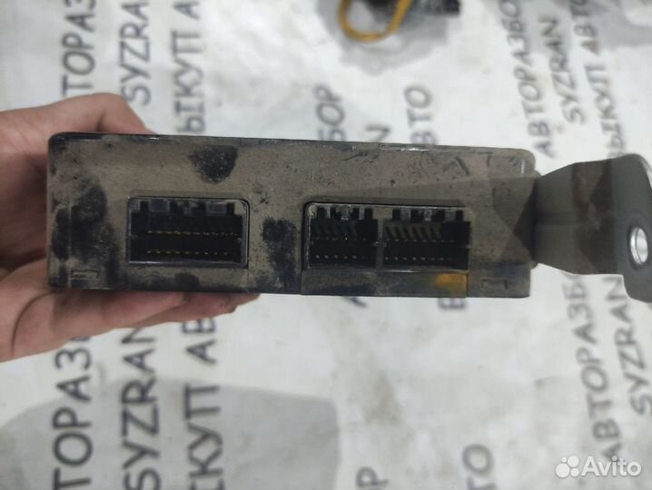 Блок управления дверьми Hyundai Elantra