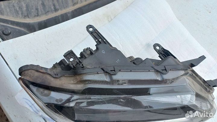 Передняя правая фара на ниссан х треил t32