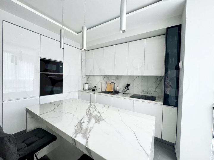 2-к. квартира, 65 м², 2/6 эт.