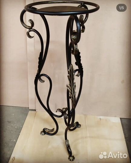 Кованная цветочница