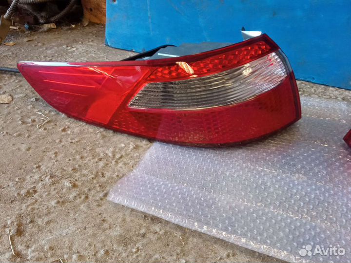 Фонарь левый/правый Kia Rio 3 новый