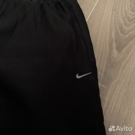 Нейлоновые штаны nike drill vintage едут обратно