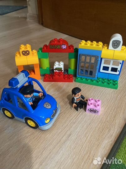 Lego duplo банк и полицейский участок