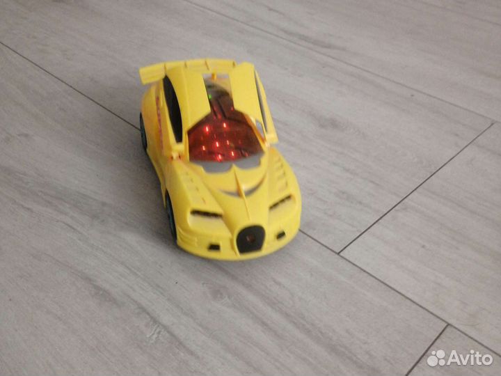 Машинка на батарейках музыкальная