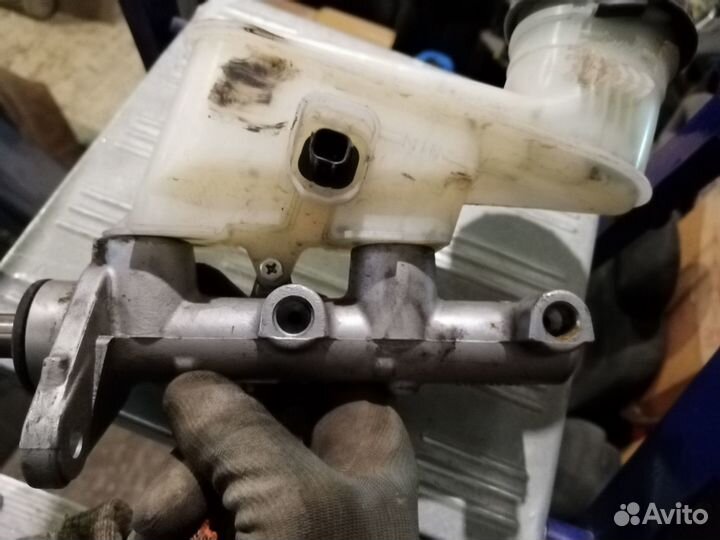 Цилиндр тормозной главный на Хонда Аккорд 8 14г