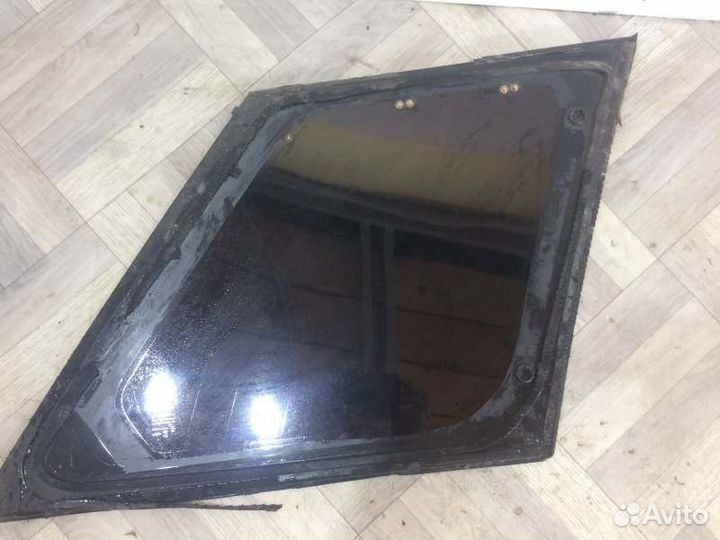 Стекло глухое заднее левое Land Rover Discovery