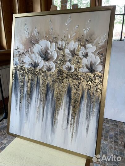 Картина с белыми цветами и камнями, барельеф