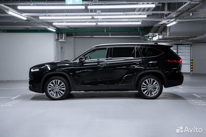 Toyota Highlander 2.0 AT, 2024, 2 км